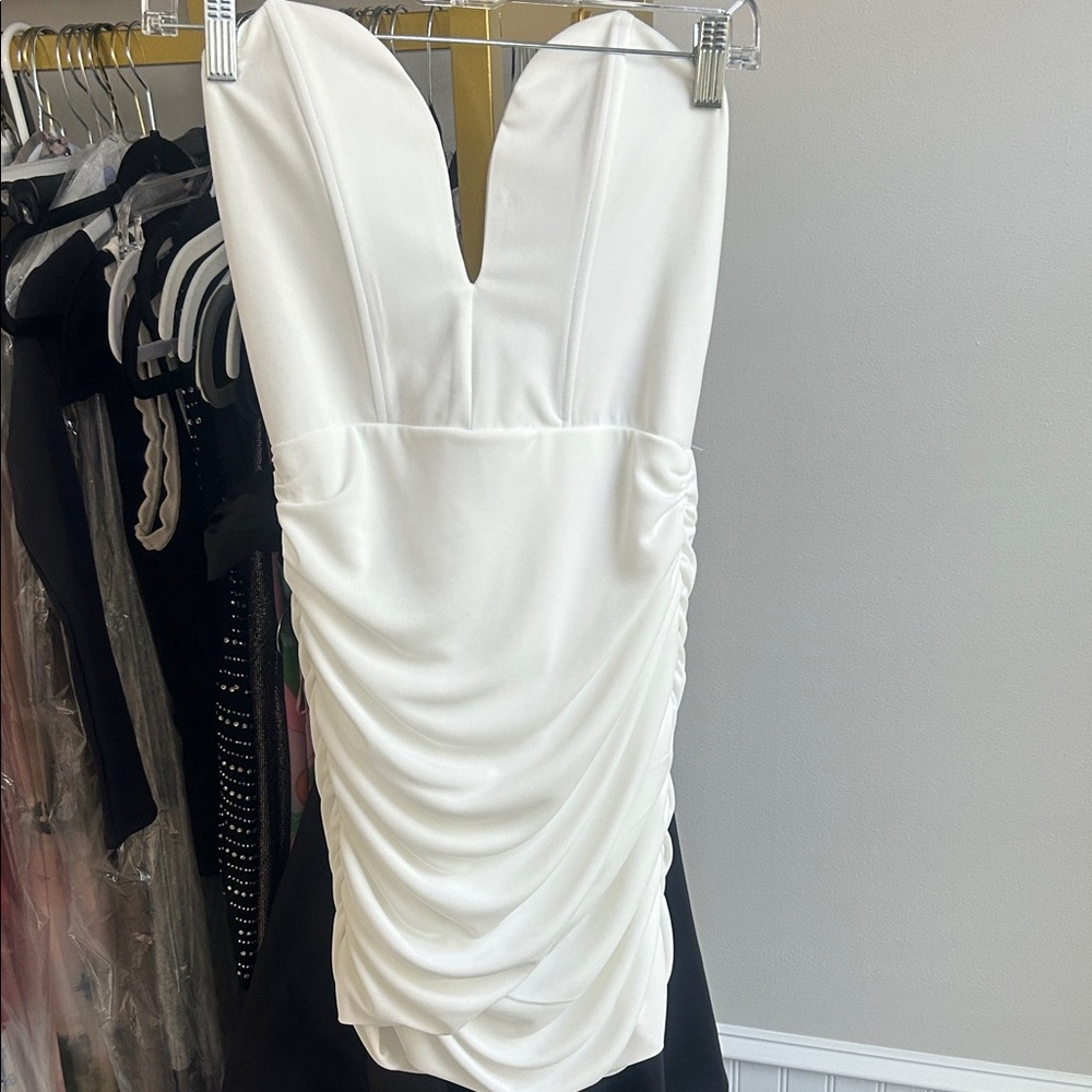 Chic Strapless White Dress